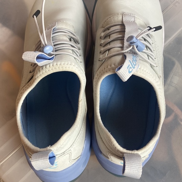 EUC Clove Nursing skeakers - Picture 6 of 9